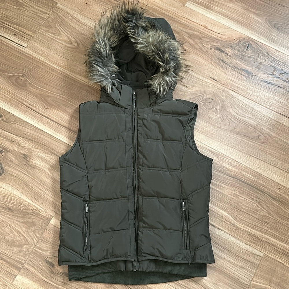 Zara Women’s Hooded Puff Vest